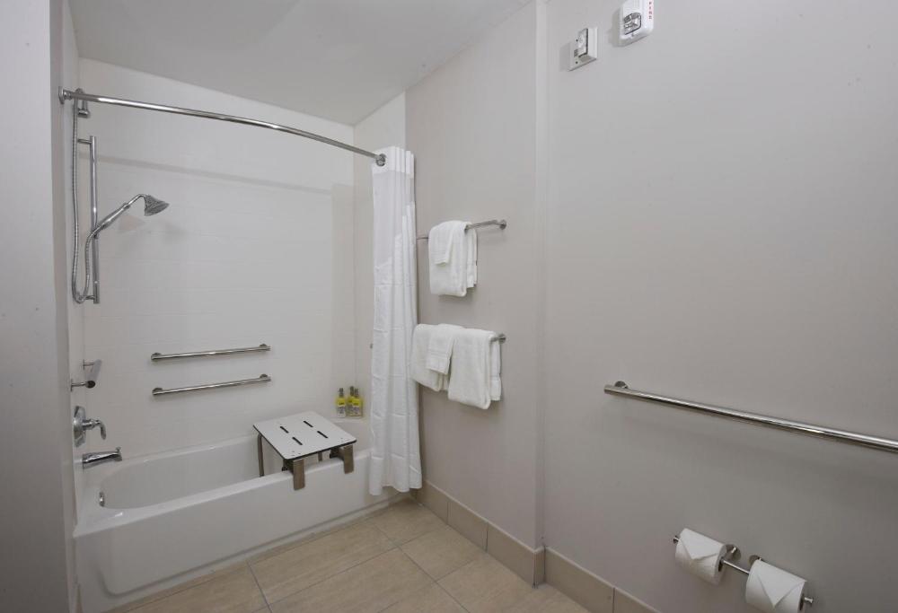 Suite - Hearing Accessible - Non-Smoking interior